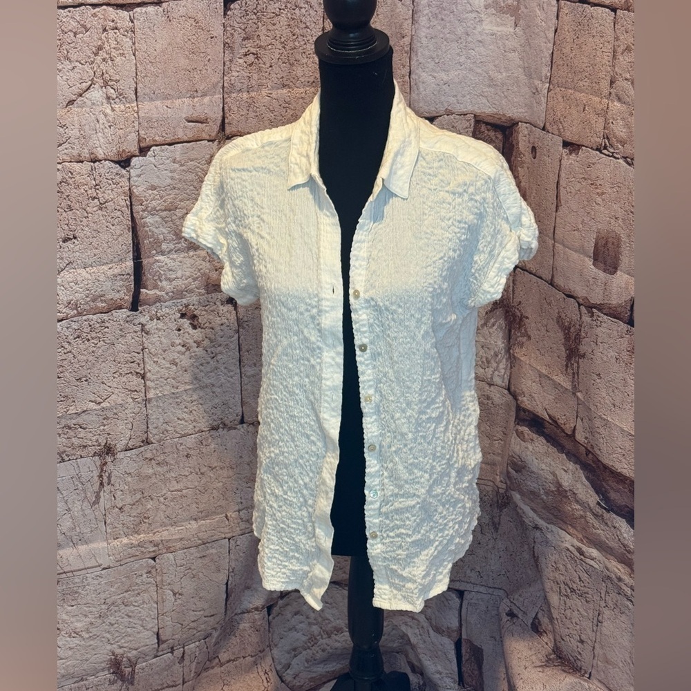 Jane and Delancey Women's White Button-Up Top size medium